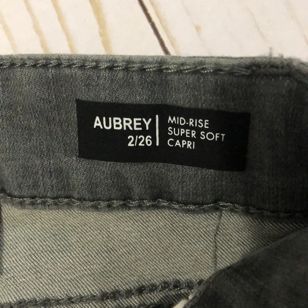 Buffalo Aubrey mid rise super soft capri 2/26 EUC - Picture 5 of 9